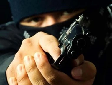 Ένοπλοι εισέβαλαν και λήστεψαν δημοσιογράφο στην Πεντέλη